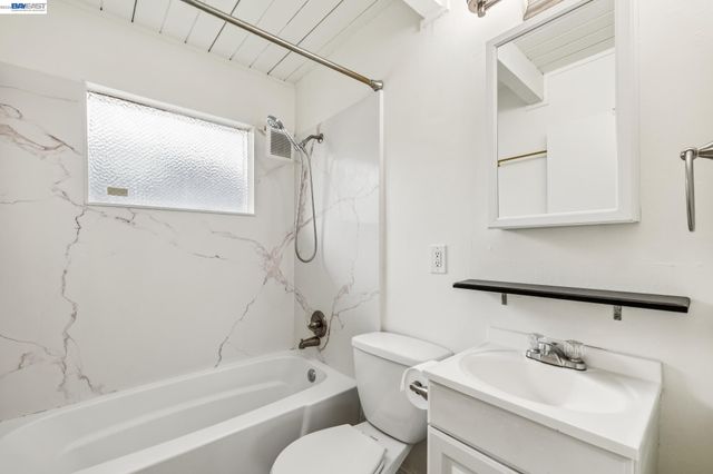 5963 MACCALL STREET, Oakland, CA 94609