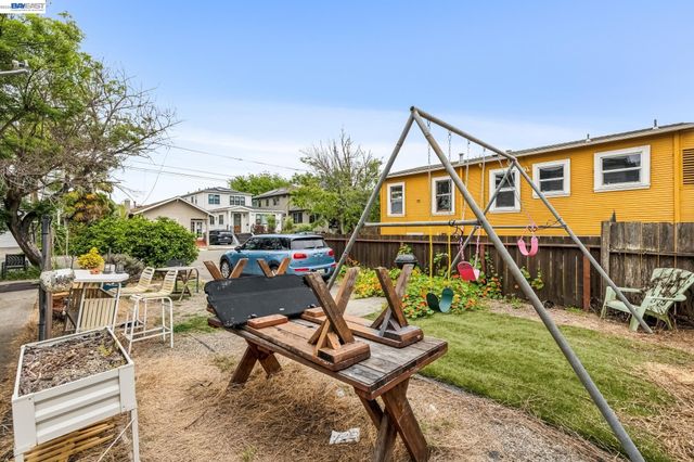 5963 MACCALL STREET, Oakland, CA 94609