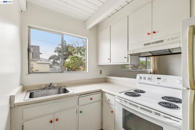 5963 MACCALL STREET, Oakland, CA 94609