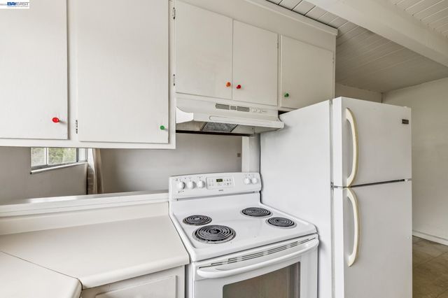 5963 MACCALL STREET, Oakland, CA 94609