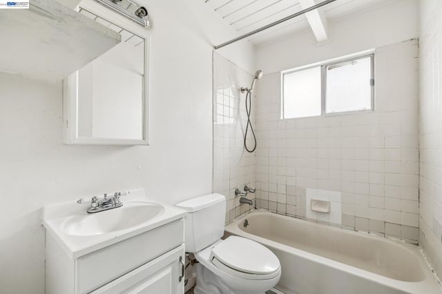 5963 MACCALL STREET, Oakland, CA 94609