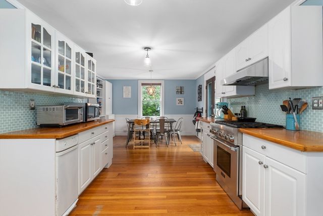 12 Baincroft Rd, Malden, MA 02148