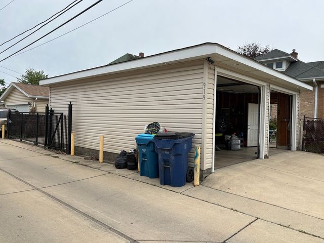 919 Broadway Street, Melrose Park, IL 60160