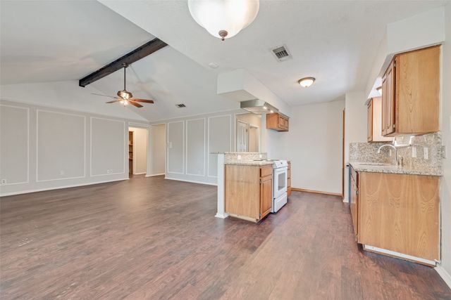 806 Wind Brooke Drive, Arlington, TX 76001