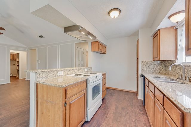 806 Wind Brooke Drive, Arlington, TX 76001