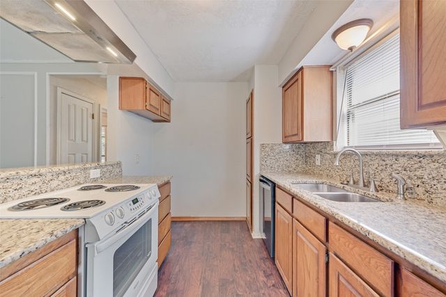806 Wind Brooke Drive, Arlington, TX 76001