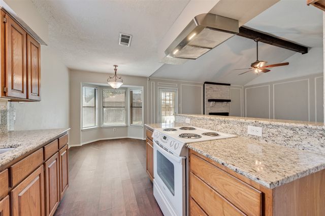 806 Wind Brooke Drive, Arlington, TX 76001