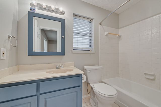 806 Wind Brooke Drive, Arlington, TX 76001