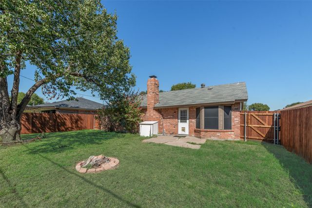 806 Wind Brooke Drive, Arlington, TX 76001