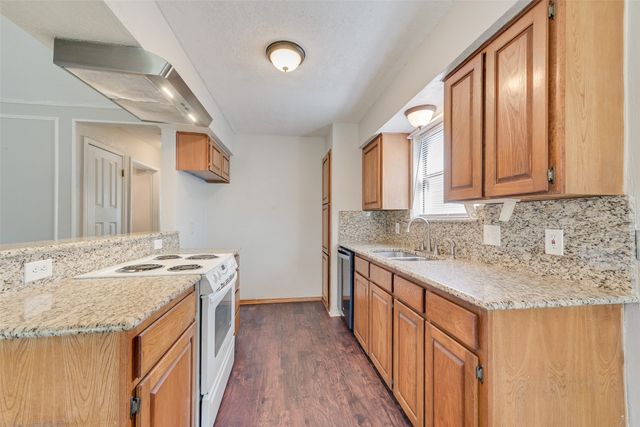 806 Wind Brooke Drive, Arlington, TX 76001