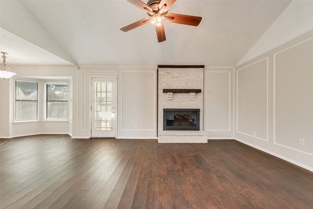 806 Wind Brooke Drive, Arlington, TX 76001