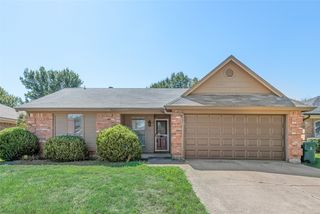 806 Wind Brooke Drive, Arlington, TX 76001