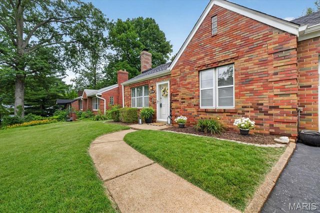 7829 Kenridge Lane, Shrewsbury, MO 63119