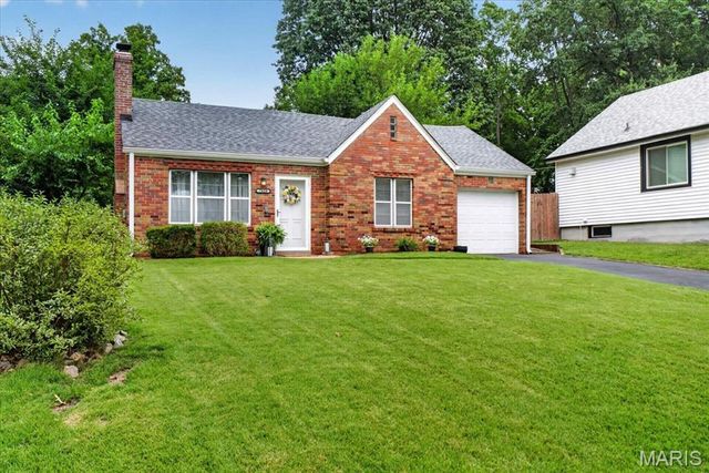 7829 Kenridge Lane, Shrewsbury, MO 63119