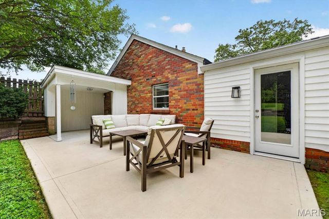 7829 Kenridge Lane, Shrewsbury, MO 63119