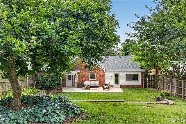 7829 Kenridge Lane, Shrewsbury, MO 63119