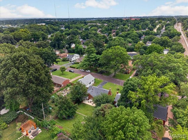 7829 Kenridge Lane, Shrewsbury, MO 63119
