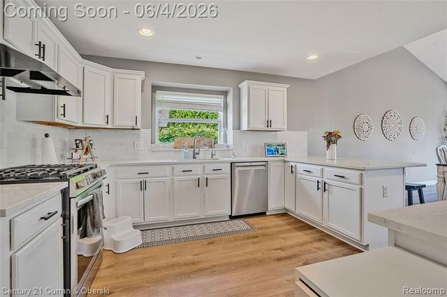 25670 Meadow Court, South Lyon, MI 48178