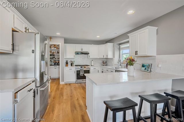 25670 Meadow Court, South Lyon, MI 48178