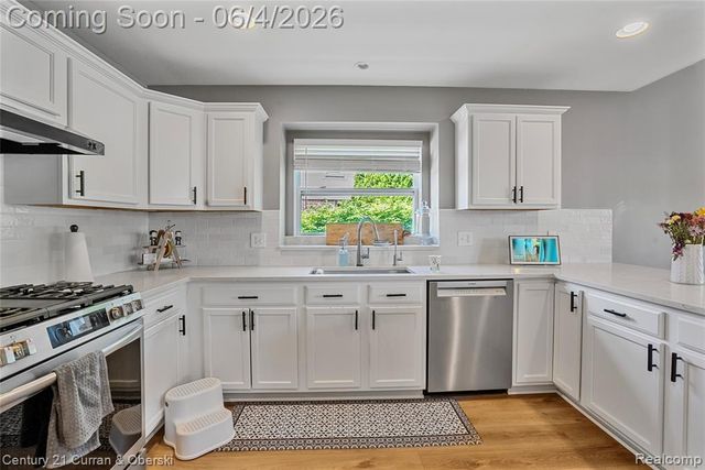 25670 Meadow Court, South Lyon, MI 48178