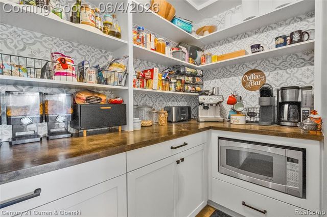 25670 Meadow Court, South Lyon, MI 48178