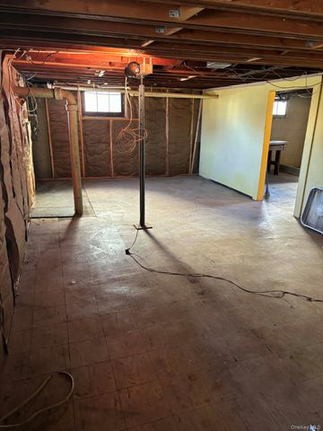 4 Twain Street, North Baldwin, NY 11510