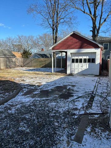 4 Twain Street, North Baldwin, NY 11510