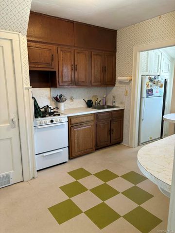 4 Twain Street, North Baldwin, NY 11510