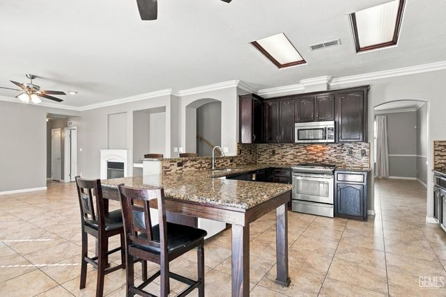 1316 Elkhorn Creek Lane, Bakersfield, CA 93311