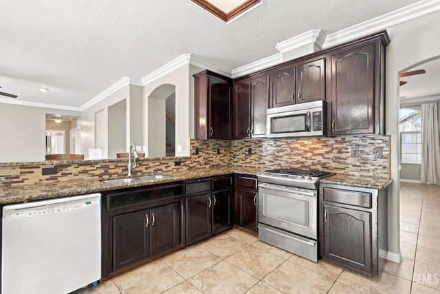 1316 Elkhorn Creek Lane, Bakersfield, CA 93311
