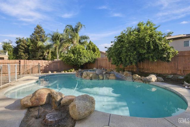 1316 Elkhorn Creek Lane, Bakersfield, CA 93311