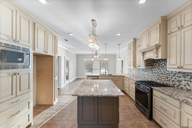 18167 Kenner Dr, Prairieville, LA 70769