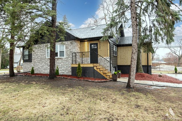 8459 S 85th Court, Hickory Hills, IL 60457