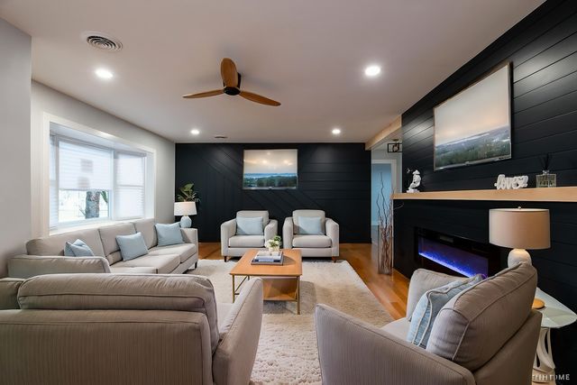 8459 S 85th Court, Hickory Hills, IL 60457