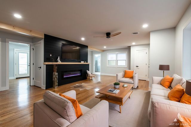 8459 S 85th Court, Hickory Hills, IL 60457