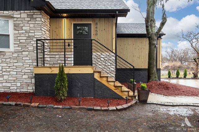 8459 S 85th Court, Hickory Hills, IL 60457