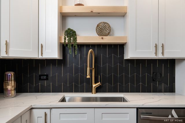 8459 S 85th Court, Hickory Hills, IL 60457