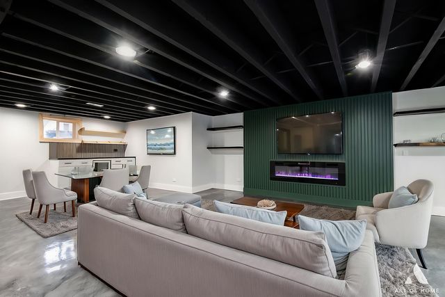 8459 S 85th Court, Hickory Hills, IL 60457