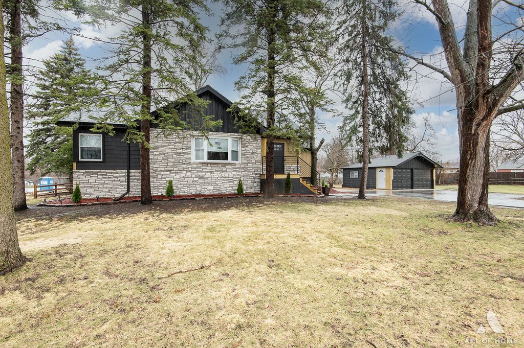 8459 S 85th Court, Hickory Hills, IL 60457