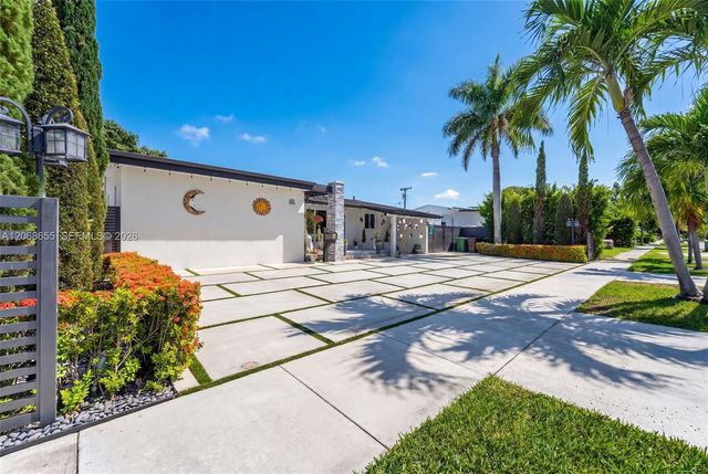 700 W 51st Place, Hialeah, FL 33012