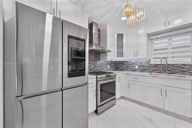 700 W 51st Place, Hialeah, FL 33012