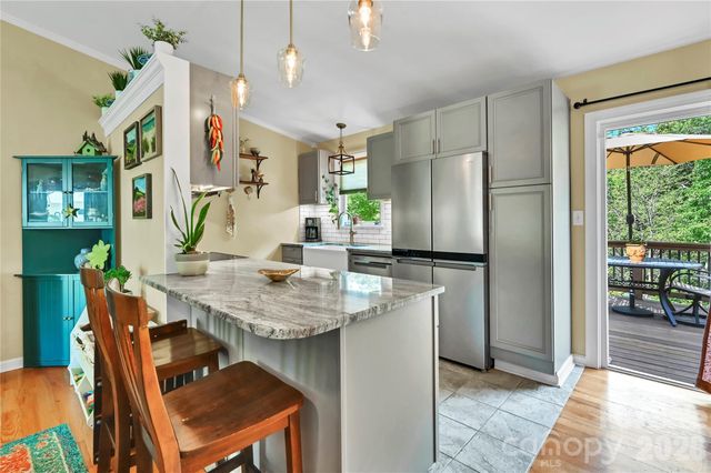 34 Knoll Ridge Drive, Asheville, NC 28804