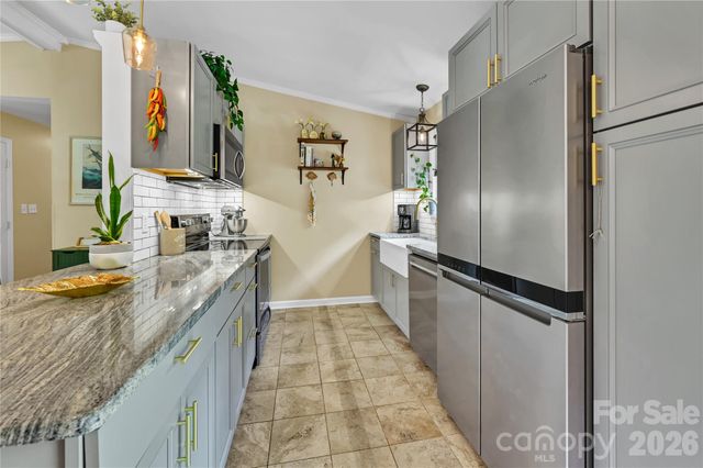 34 Knoll Ridge Drive, Asheville, NC 28804