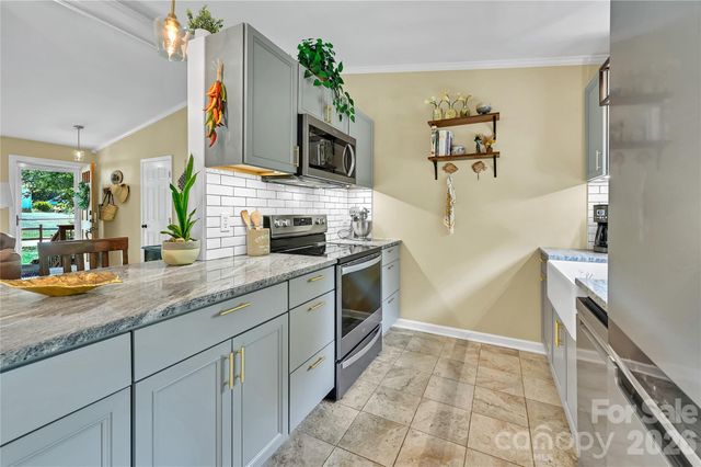 34 Knoll Ridge Drive, Asheville, NC 28804