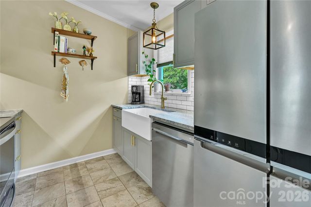34 Knoll Ridge Drive, Asheville, NC 28804