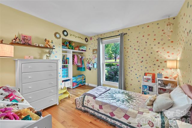 34 Knoll Ridge Drive, Asheville, NC 28804