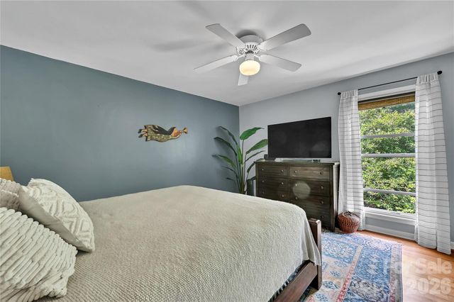 34 Knoll Ridge Drive, Asheville, NC 28804
