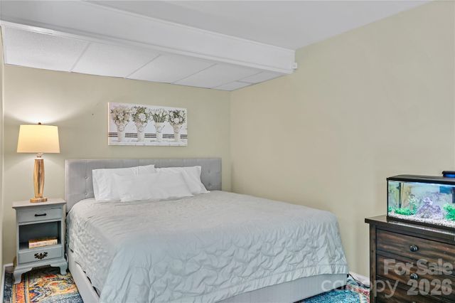 34 Knoll Ridge Drive, Asheville, NC 28804