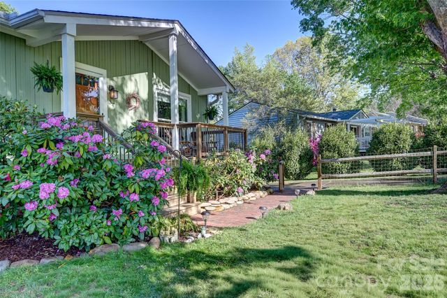 34 Knoll Ridge Drive, Asheville, NC 28804