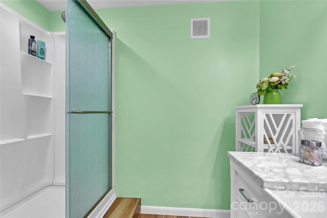 34 Knoll Ridge Drive, Asheville, NC 28804
